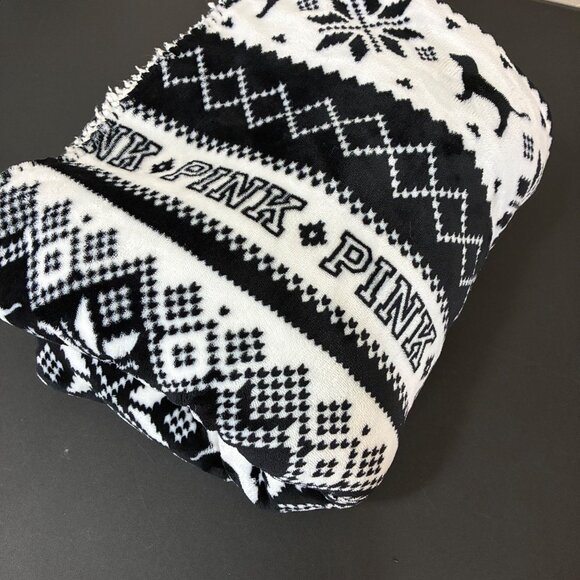 PINK Victoria’s Secret Sherpa Lined Blanket Fair Isle 50x60 - Picture 8 of 8